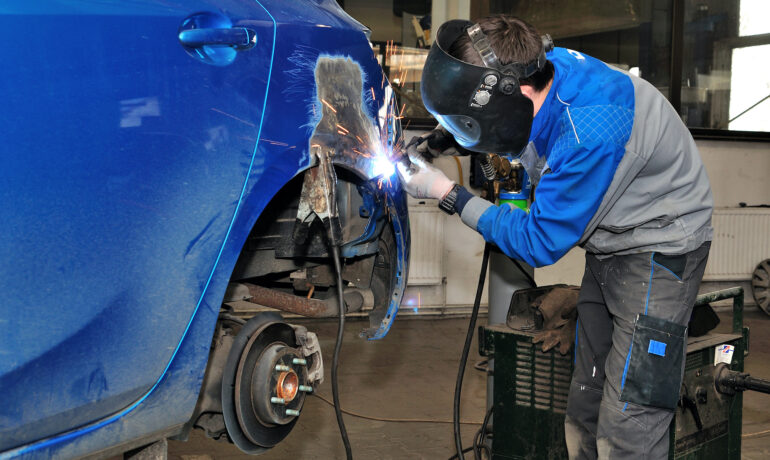 5 Reasons to Hire a Professional Auto Body Shop for Auto Body Work