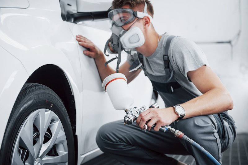 The procedure of painting a car in the service center