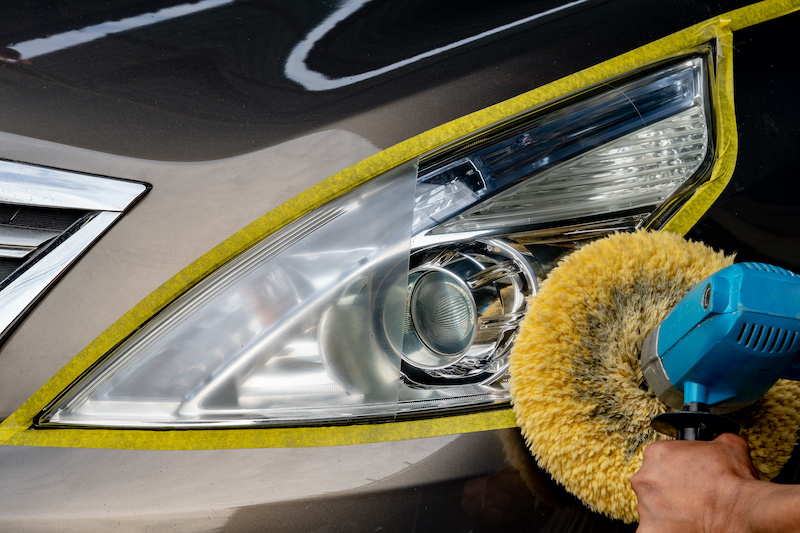 Big headlight cleaning with power buffer machine at service station ,Before and after cleaning