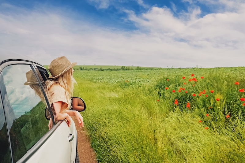 Young woman in a hat enjoying summer vacation. Looking from the window of a car to a green field with poppy flowers. Travel by car. SSUCv3H4sIAAAAAAAACpxSyW7bMBC9F8g/GDxHABctVn+l6GG42CJCiwJJpS0C/3u4iDaD3HrjvFneG775ePlxOiEOXgv08/SRohhrY3YfHARt1wjj1wN3apXKtci7YyNuASV1sE6DaUEOQSwr3FQE192YBN9zEvkAYffKN+yEMneJMantftlDUM4HK95anOtrxrbFBtsmNv03QAIaIgFBXaOyL1R18V8lPtVETsaOmELomFqk7DxjFSrD/6uzPH5XzXBVq/iXtN0b1U4ZBeV7Do1oGuZJ4pl3MJK56ymnHVeKd0xOmM1A6DzzzFJGo7c/8e9ueetjKOxS2+YX3q0AkwpYw7w5LfR6bdpsWLL5tU3YfQ0uSUa4roqMtRtwk5y+xKGq4gt4H+tlxVtn4q3ZW0O02pA3Pj4QyWhdCgmj4zQMhJCenMeJ4OEoKEe06Dgn66kK981YkCqRPux5ntdIGZ4wxvRh07dLyyUT7vtnybejKzV0mJ81j/srub4fSqp1Ng/RsvVFJ6FIUHoBMtEOuGBdj8/xBZJ2Sl7wmQE58xmiv/dPAAAA//8DAONQmVO7AwAA