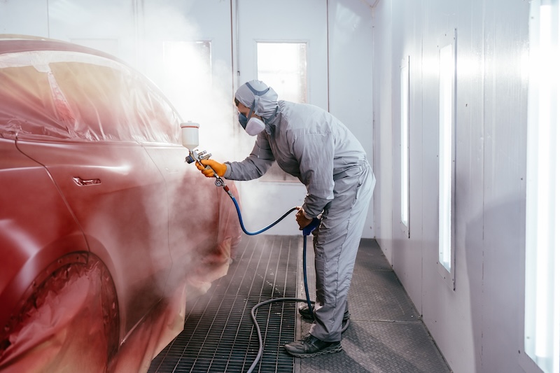 Automotive paint services, quality auto body shop concept. Repairman painter in chamber painting automobile car. SSUCv3H4sIAAAAAAAACpySwW6DMAyG75P2DijnIgGhhfZVqh1MEkrUNEFJ6DRVffc5CaDsuhv+bP/2H/P6/CgKMoCTjFyKV4gwlkotzlvw0mjE1WHlVmgubE6elp6qHIDMI8GlN1aCyuEAnk0aHgKhXpQK+B2TxHnwixMu7LIiBl7cUCPBXSItfE1xsSViEjswRcghY24ZIttQEv9XZ/r42g3fhGY/ceHMiBVKQDJyTaXk/u2FfeTWYOHSZK6ehoEKBTRTAjmDhT99s5VM6ltGjJ/iXTYlZhbtbdhqN0OUMTMMKrz6iGPExidwDsv5xrPZDP8C88jmaOOjp1WVcDxOCGtKW3pu6urU9EfaNl23FqSDThJ14jqbEMbsLnnuSoYNyNCwsWNtXfK6r8p2PELZN1Vbjv2ZCziNtOqOeIv3LwAAAP//AwDnkeDBuQIAAA==