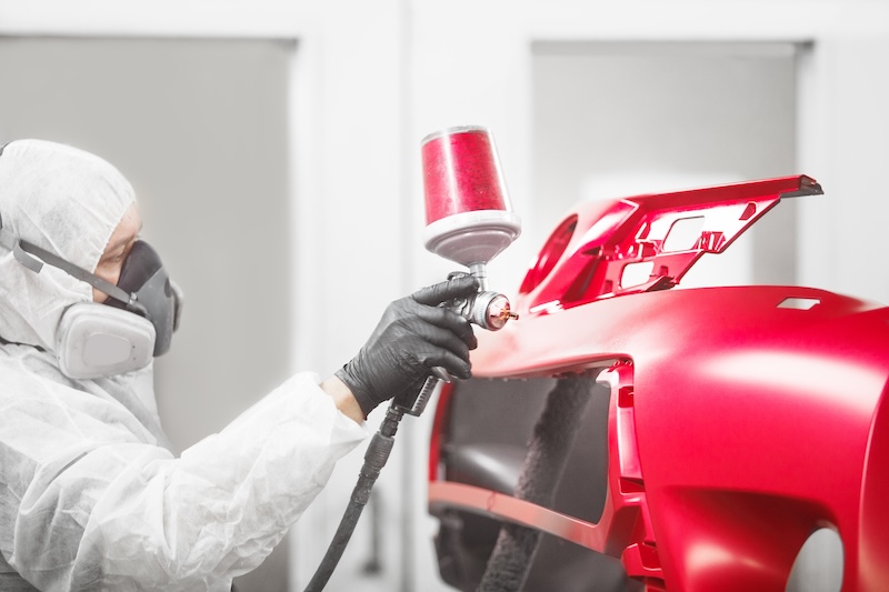 Auto mechanic worker painting car bumper with spray gun in a paint chamber during repair work. Service for repair restoration of the car. SSUCv3H4sIAAAAAAAEAJVSy27DIBC8V+o/WJxjyQ/sxP2DHir1XvWwZtcxCoEIcKsoyr8X7FBxqlSfYMY7s7PL7fmpKNgITgr2UtziLdylUovzFrw0OsDV7oFb0kg2RwilN1aCysERvJg1nCmAelEqwveVZM6DXxy5aPaABHg6Bo0N/JXYOvrY7kUiVjJUBIq9aoxdRvNdxrpljOybdIKUAk1mcSzx990fgu9kLor+IbYdPlNuOJIW1zVaFtmSItgiP9KwqsMaYcCS15yXfORTeUCYyqZCLhoYaES+umzS7PTtyZ7zocGC0mTz+jICVPyhzZwvVgqpj1mZ8fO6v1QmzKK9jS2zet+l5EwZc4FRxf1NQZYSPoNzoQITnnmJsApzzqy08WtmtqkyDGtefdqm2vd93Tf7/lDFj6WnYcRJYp5yey2zDJS9ZriMHbABu6auqqGssetLjhWW4wS8pHAiFId2OLRhivcfIfSpnuQCAAA=