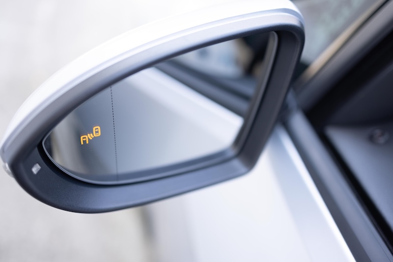 Blind zone monitoring sensor on the side mirror of a modern electric car. System blind spots of the car. Detail of side keeping assist system switch button. SSUCv3H4sIAAAAAAAACnSRTW/DIAyG75P2HyLOjRRIt35c9xd2q3ZwwGlQKURAOk1V//v4CBuH7YYf49d+7fvzU9OQAZzk5NjcYxRiqdTivAUvjQ6426zcohZoa3Kz/WtXAxTSGytB1XAAzycNVwxQL0pF/EhJ4jz4xaGL3VfEweM5aGT4I5FHPOW4KYmUDBUhRcimYm4ZEisoi/9T+W5Bu9lYny3/ofMG1v1q5cdH8Qdn1PwrWaisWVQI2dopfyWXT4/2WpuFRUhT+bwZDip+6Cul2Uou9bkqM35Khyhl3Cza2zgCYfRQDBBlzAyDinsfgywWPoFzoUIUXvXi4fLmWrXSxicP63qJCOeJIe37jlG2Z3TLaM8ObG27nnSSQSdNVIRCzC9S1O5lnIAg3YuB7V9aIZC12x3QFvAwtBzpbsdH6MXYhd0/vgEAAP//AwDDsTwTrQIAAA==