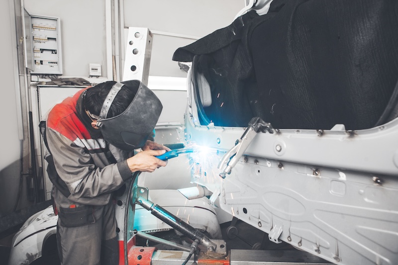 Professional car body repair, welding of auto body. Industrial worker welds metal elements of vehicle. Welder at work. SSUCv3H4sIAAAAAAAEAH2RP0/DMBDFdyS+Q+S5kew2pAkrMxIDW8VwsY/GqmtH/gOqqn537LhGHhBb/Lu7d/fyro8PTUMmcJKT5+aaXvEtlQrOW/DS6Ijp5s4taoG2JiikN1aCquEEns8azhihDkolfFuLxHnwwaFLy+6Ig8dj1MjwVyJfdMjvphTWYpyIJfJuQbvFWJ/v3FQdLkyp4wWsIwXfNv9ovaFZFP6l8SodR6VAowmVWP74KJbhiJpfVleVW4sKIbs95FZy+vZoz7V/CEKayvqX4aBSw65SWqzkUh+rMePnNYoyxk3Q3qYTCNs/FSdEGbPApFIUn1EWC5/BuTghCq928Zi9OVertPGrB5JViYiJrXt2W7qj+3FgbDvuB0opKSkbfpKidpmDn2Us2UvFZbqAdIziAP3Q9v3I2m6aunbsad+yUVDs+OfUszH++9sP/ayZ7q8CAAA=